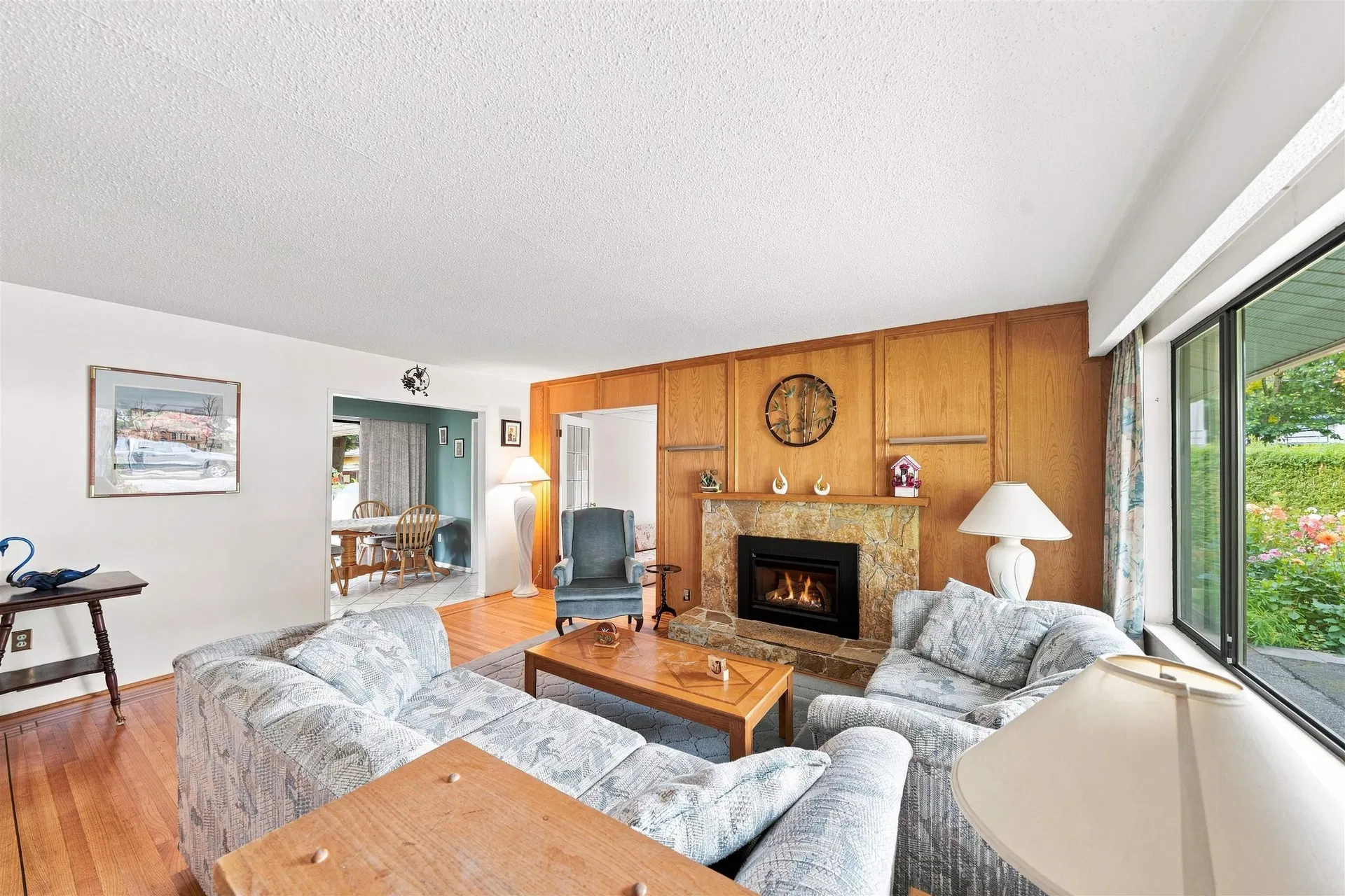 Photo 4 of 40 at 2161 Floralynn Crescent