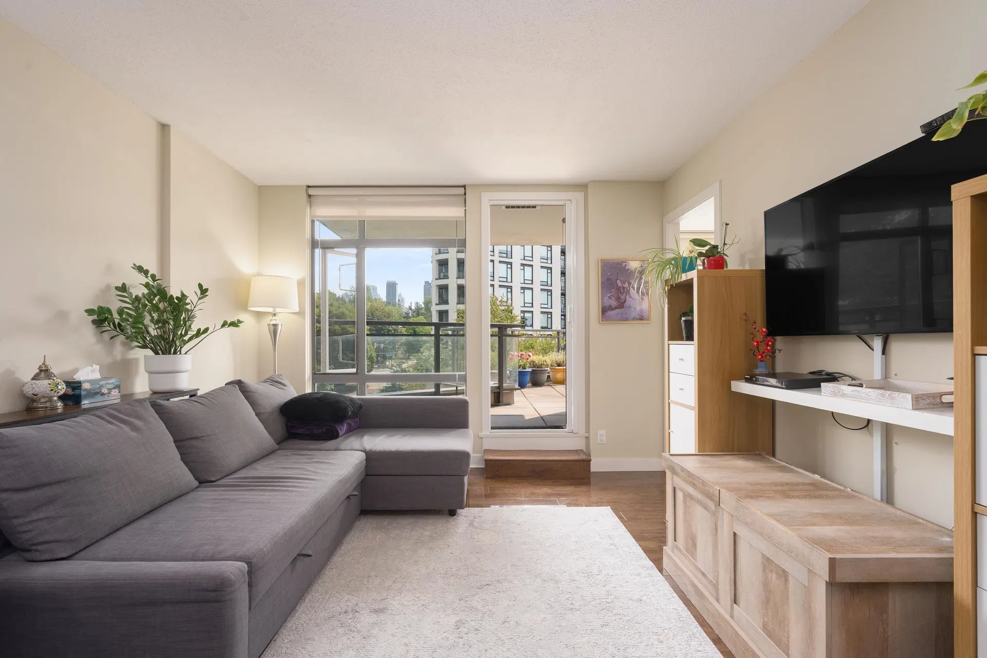 Photo 3 of 28 at #508 – 3660 Vanness Avenue