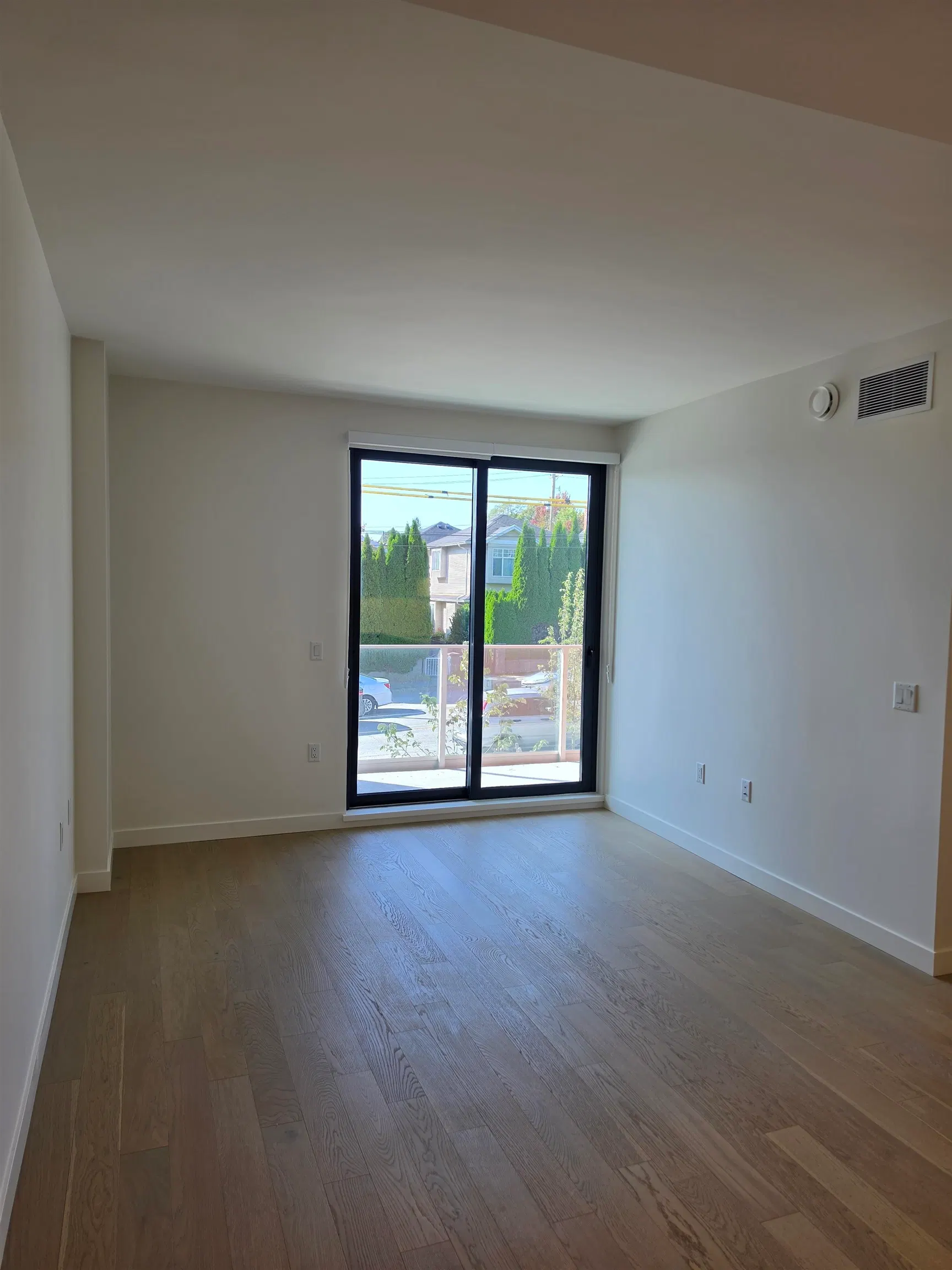 Photo 3 of 7 at #209 – 8398 Oak Street