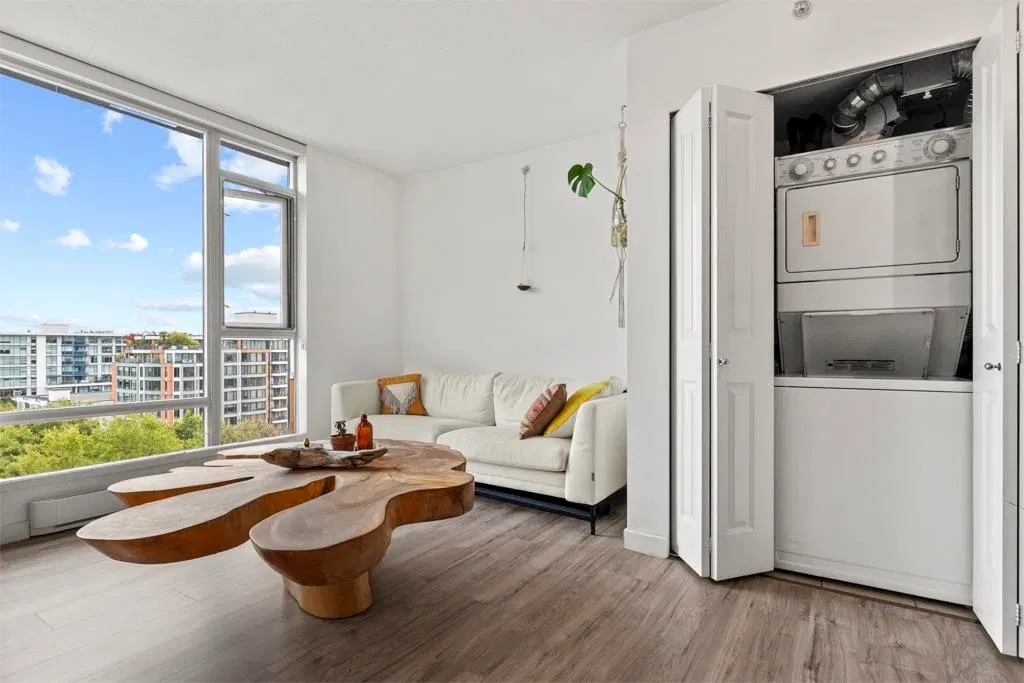 Photo 4 of 23 at #1003 – 1650 W 7th Avenue