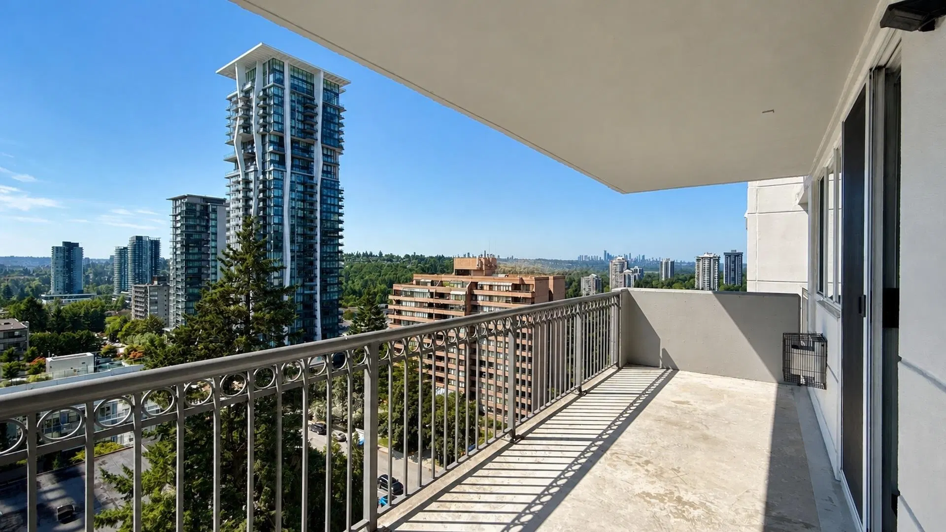 Photo 1 of 15 at #1101 – 551 Austin Avenue