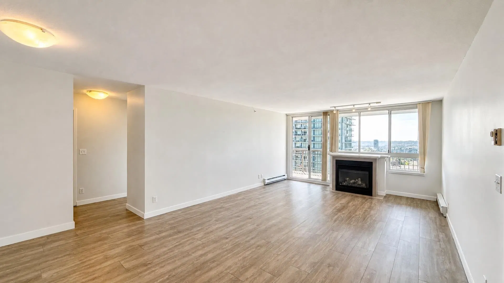 Photo 5 of 15 at #1101 – 551 Austin Avenue