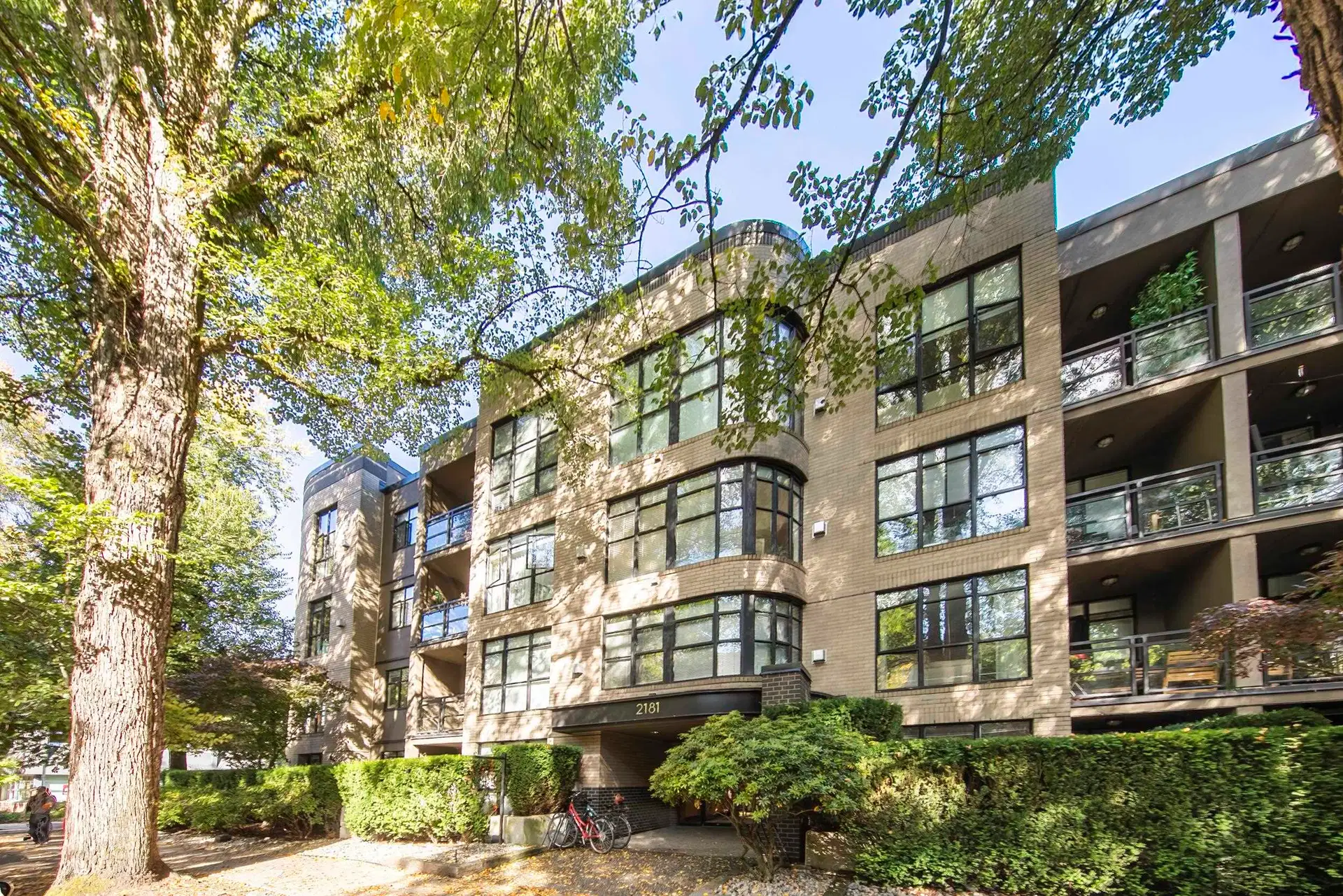 #210 – 2181 10th Avenue