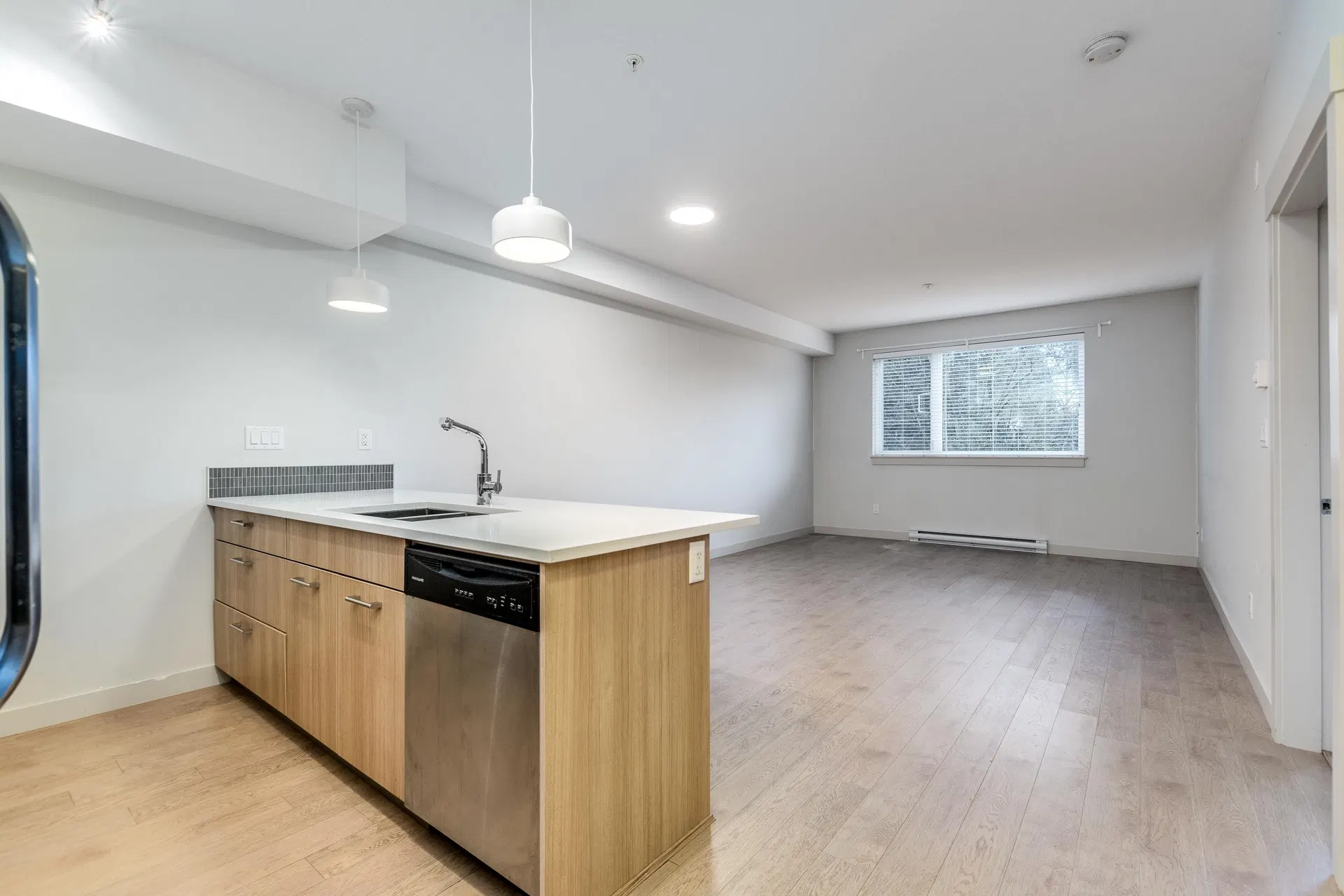 Photo 4 of 24 at #201 – 2214 Kelly Avenue