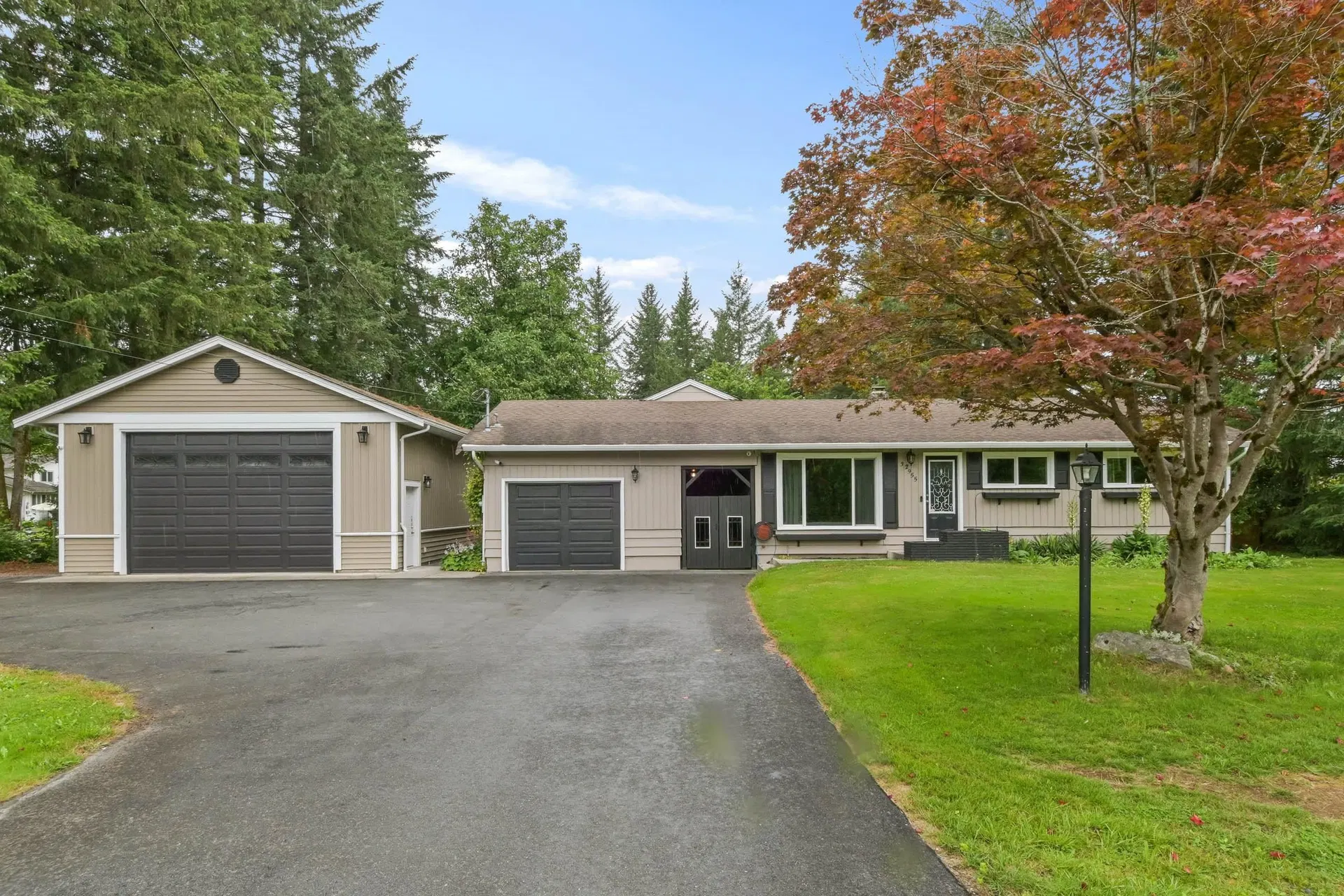 Photo 1 of 35 at 32955 Dewdney Trunk Road