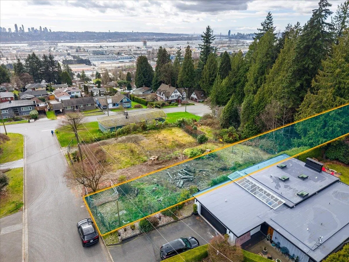 Photo 5 of 10 at 360 Duncan Street