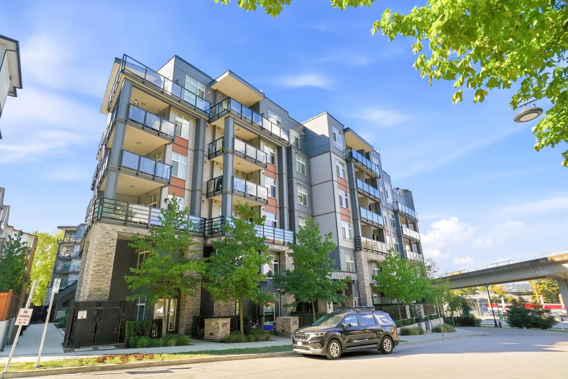 Photo 2 of 33 at #302 – 11077 Ravine Road