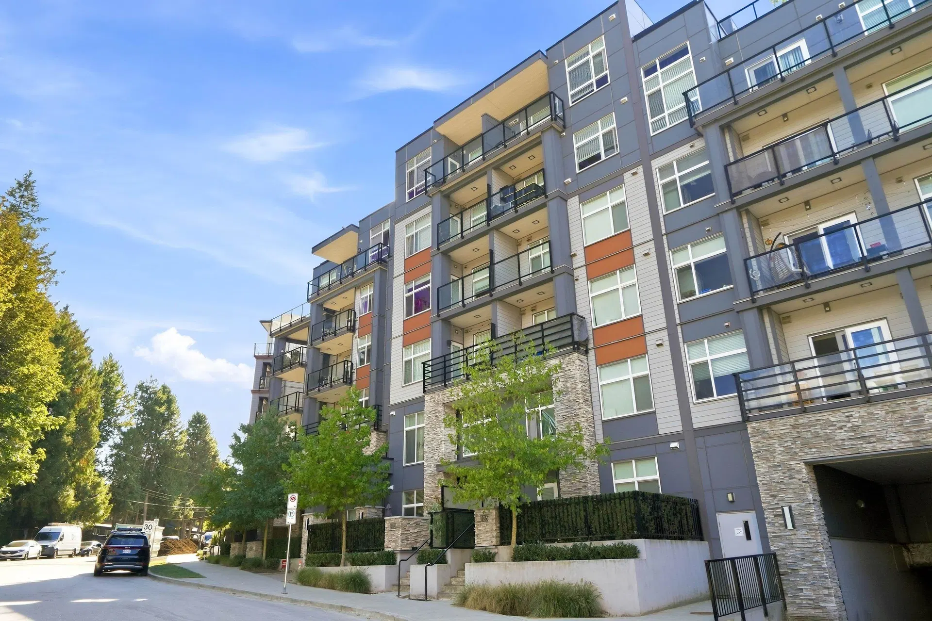 Photo 3 of 33 at #302 – 11077 Ravine Road