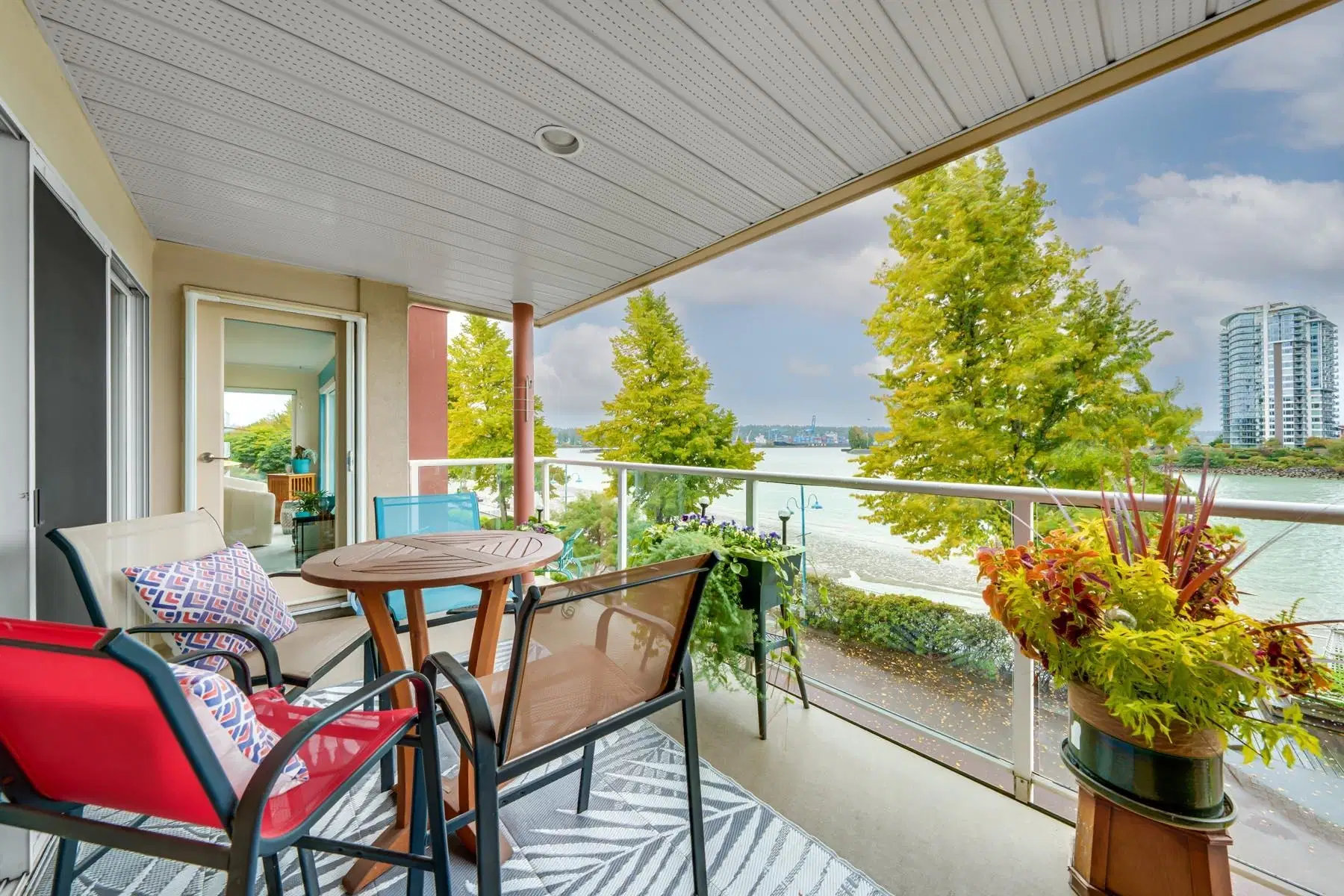 #306 – 1230 Quayside Drive