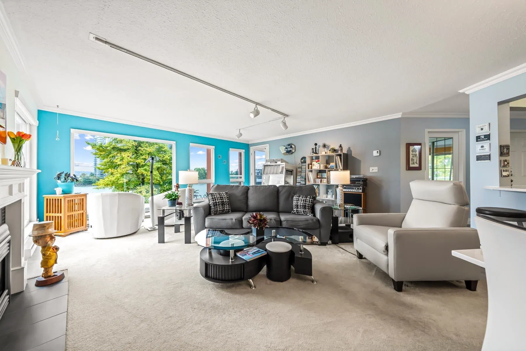 Photo 4 of 39 at #306 – 1230 Quayside Drive
