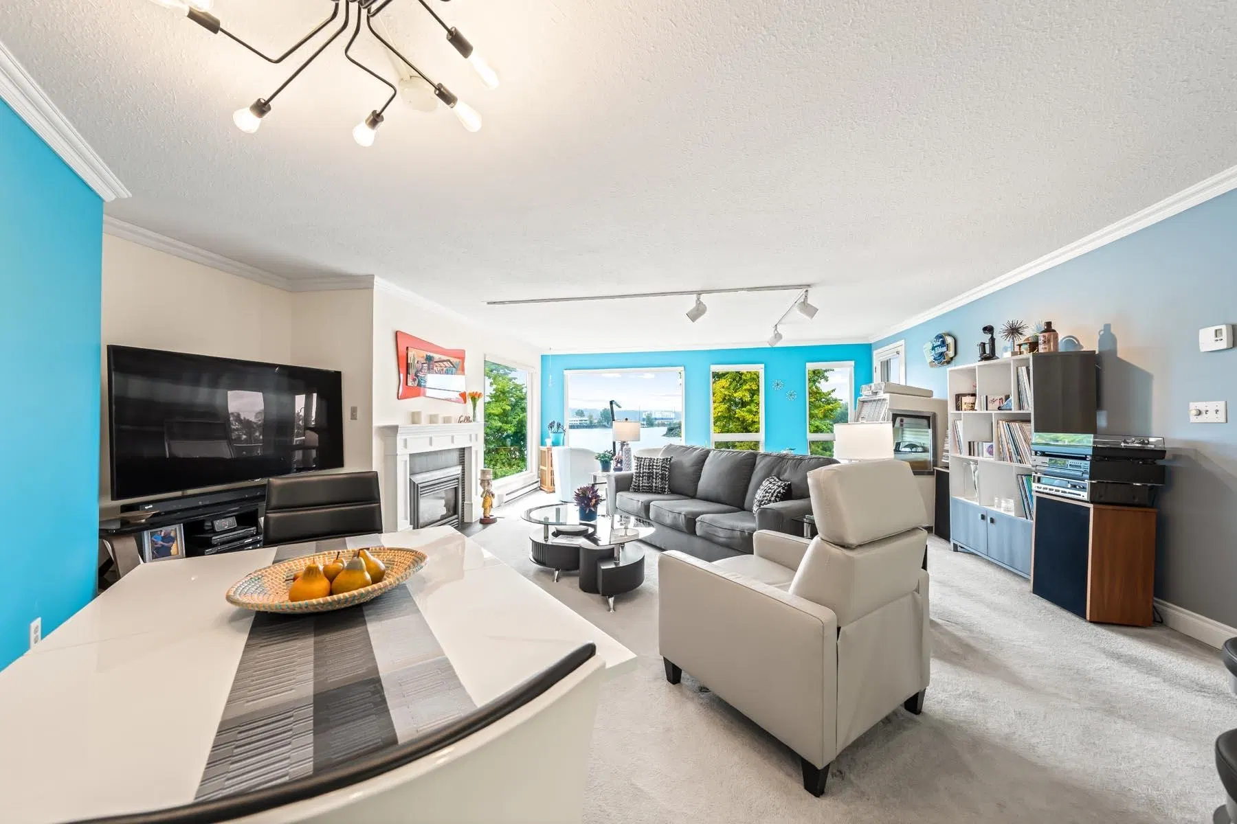 Photo 5 of 39 at #306 – 1230 Quayside Drive