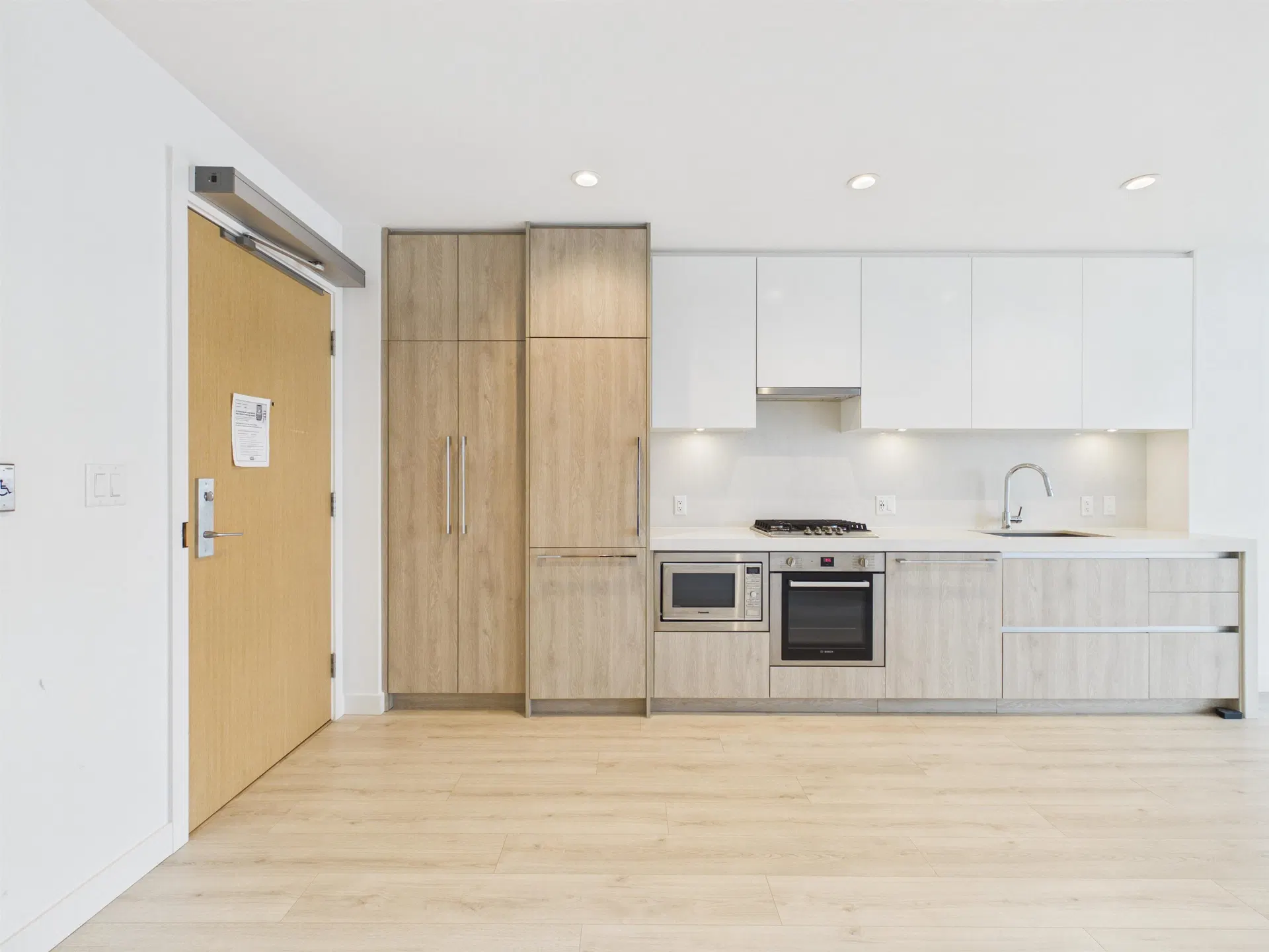Photo 5 of 19 at #1605 – 6080 Mckay Avenue