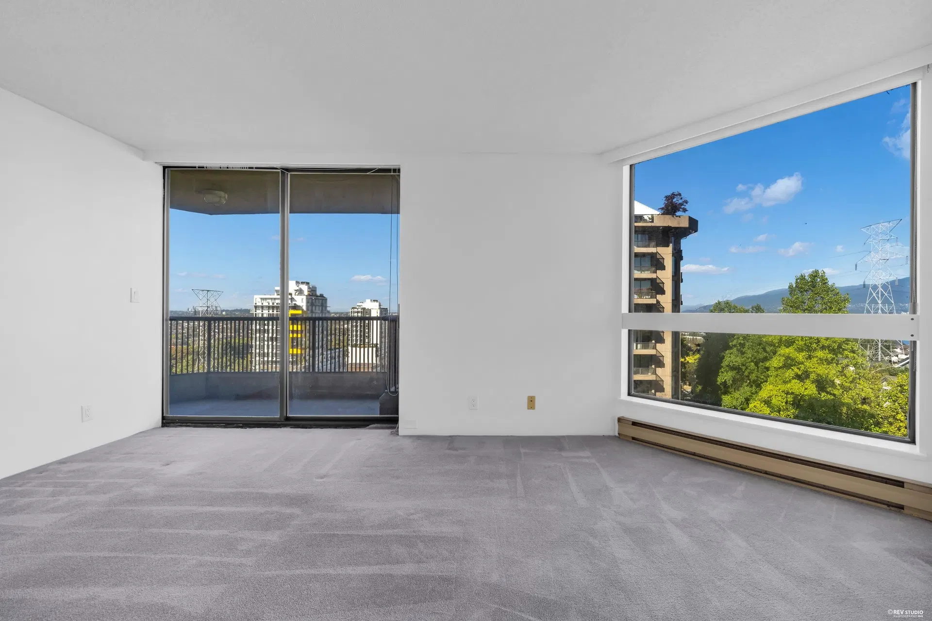 Photo 4 of 27 at #806 – 3760 Albert Street