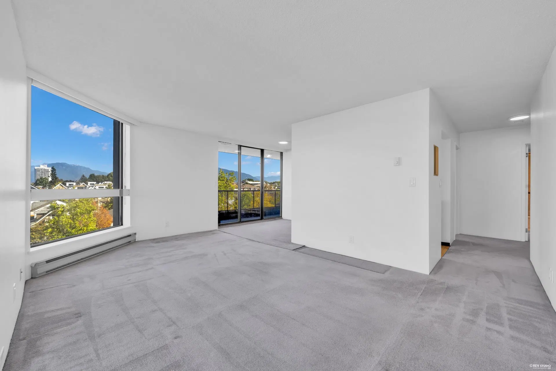 Photo 5 of 27 at #806 – 3760 Albert Street