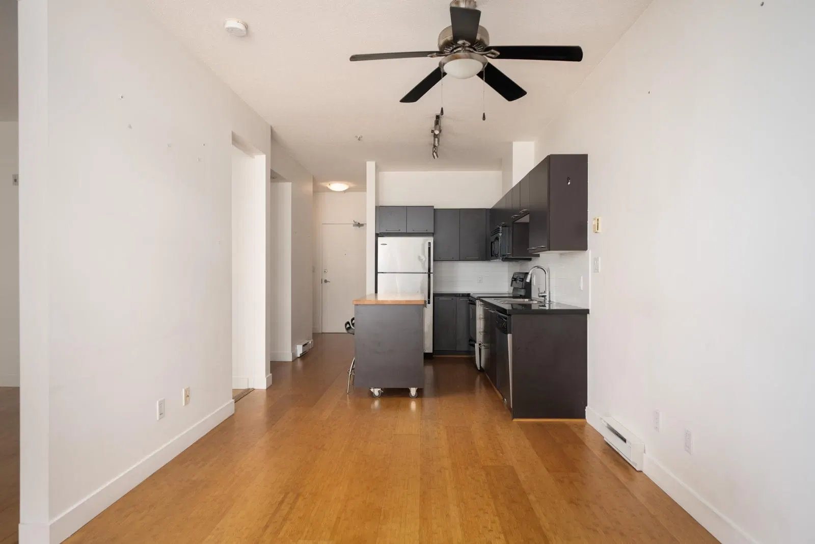 Photo 4 of 22 at #410 – 205 E 10th Avenue