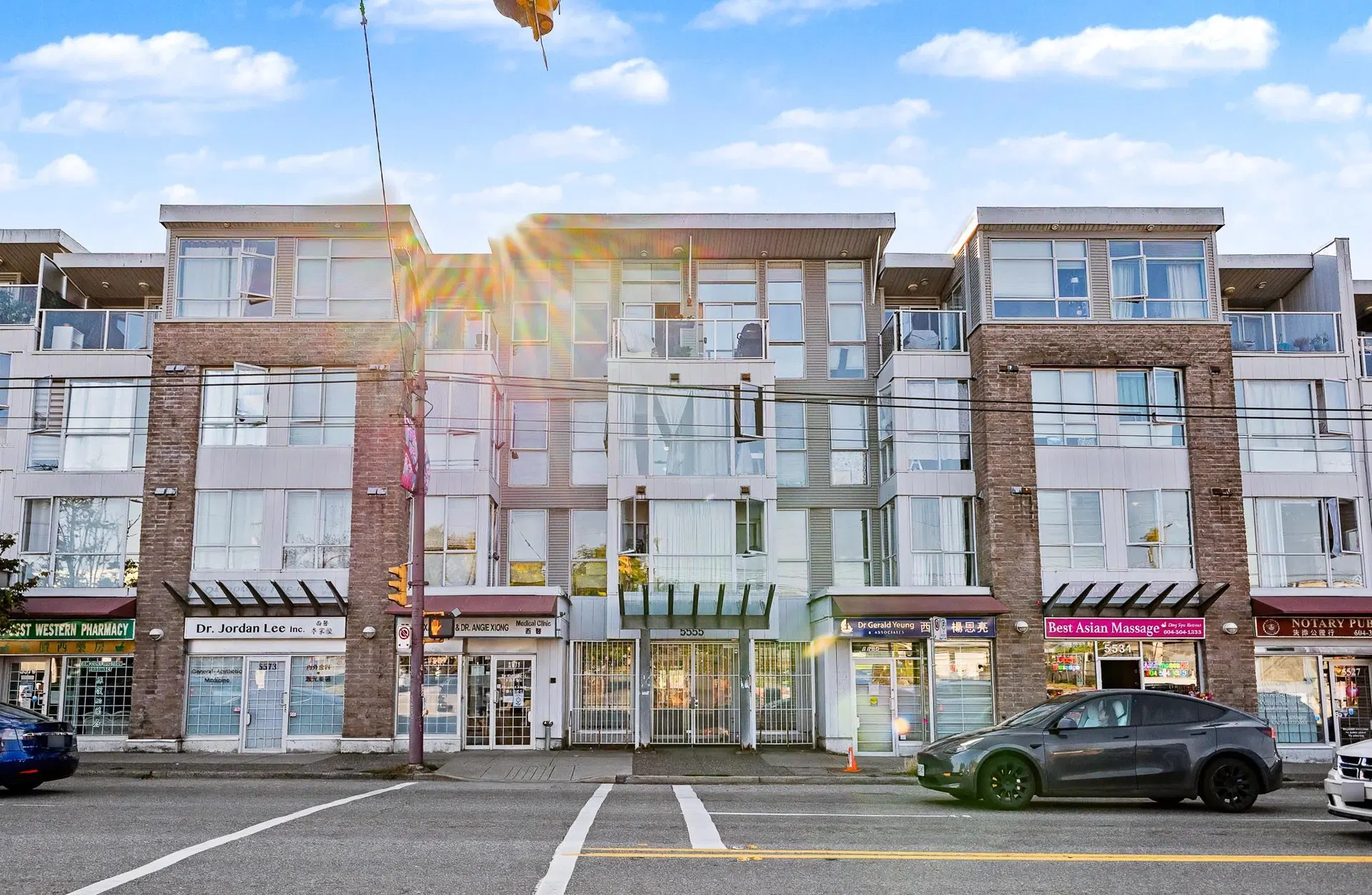 #203 – 5555 Victoria Drive