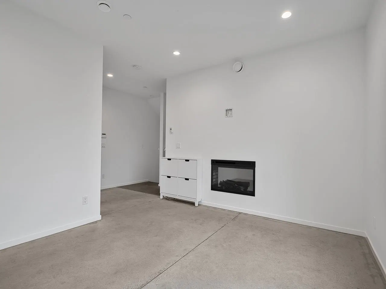 Photo 4 of 31 at 4136 Beatrice Street