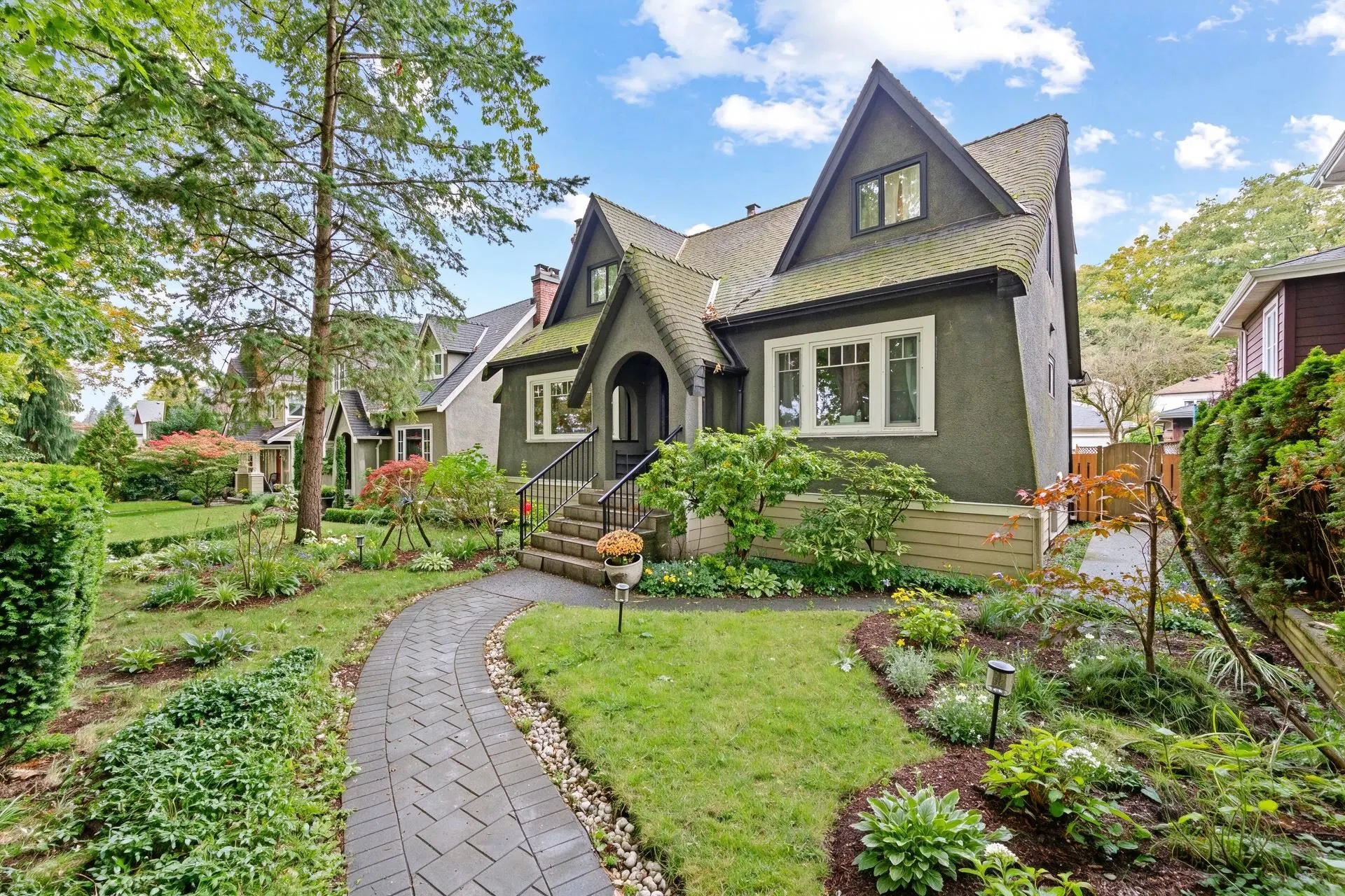 Photo 2 of 27 at 2923 W 32nd Avenue