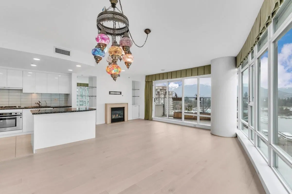 Photo 1 of 34 at #1602 – 1616 Bayshore Drive