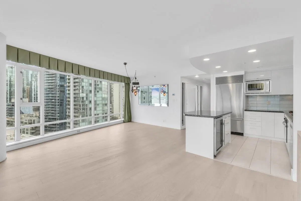 Photo 3 of 34 at #1602 – 1616 Bayshore Drive