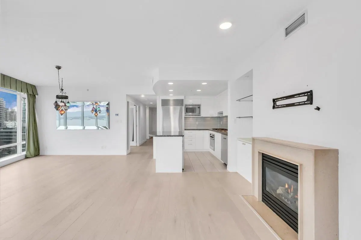 Photo 5 of 34 at #1602 – 1616 Bayshore Drive