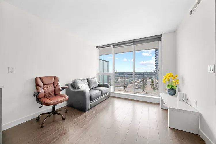 Photo 1 of 17 at #1107 – 433 SW Marine Drive