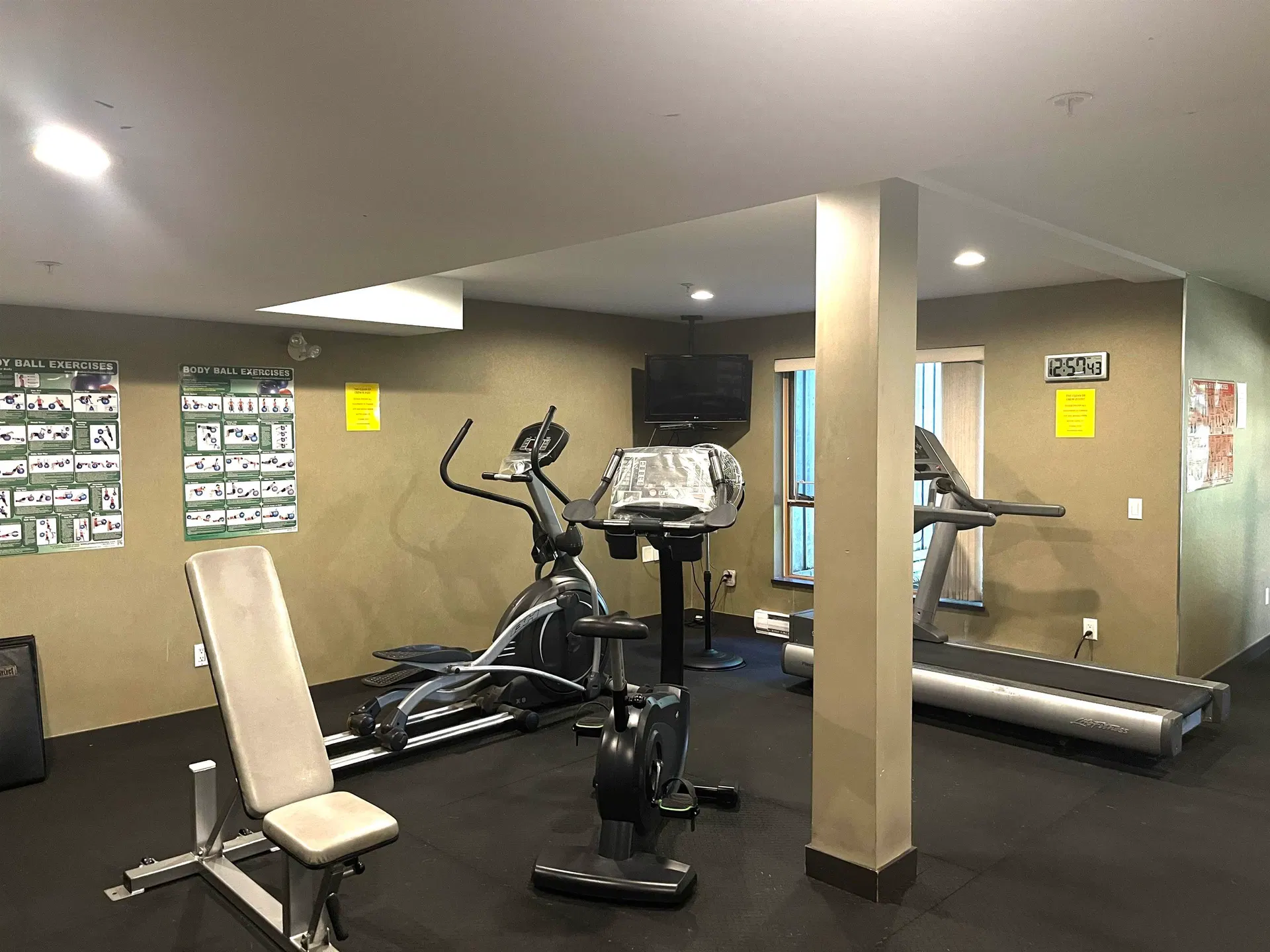 Photo 5 of 14 at #215 – 285 Newport Drive