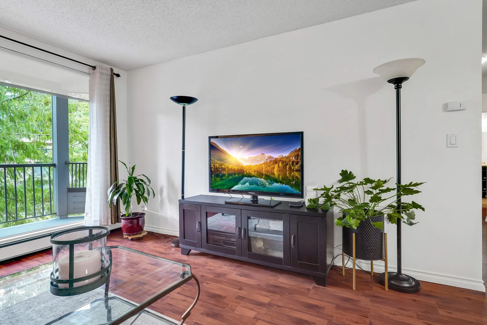 Photo 3 of 33 at #203 – 1740 Southmere Crescent