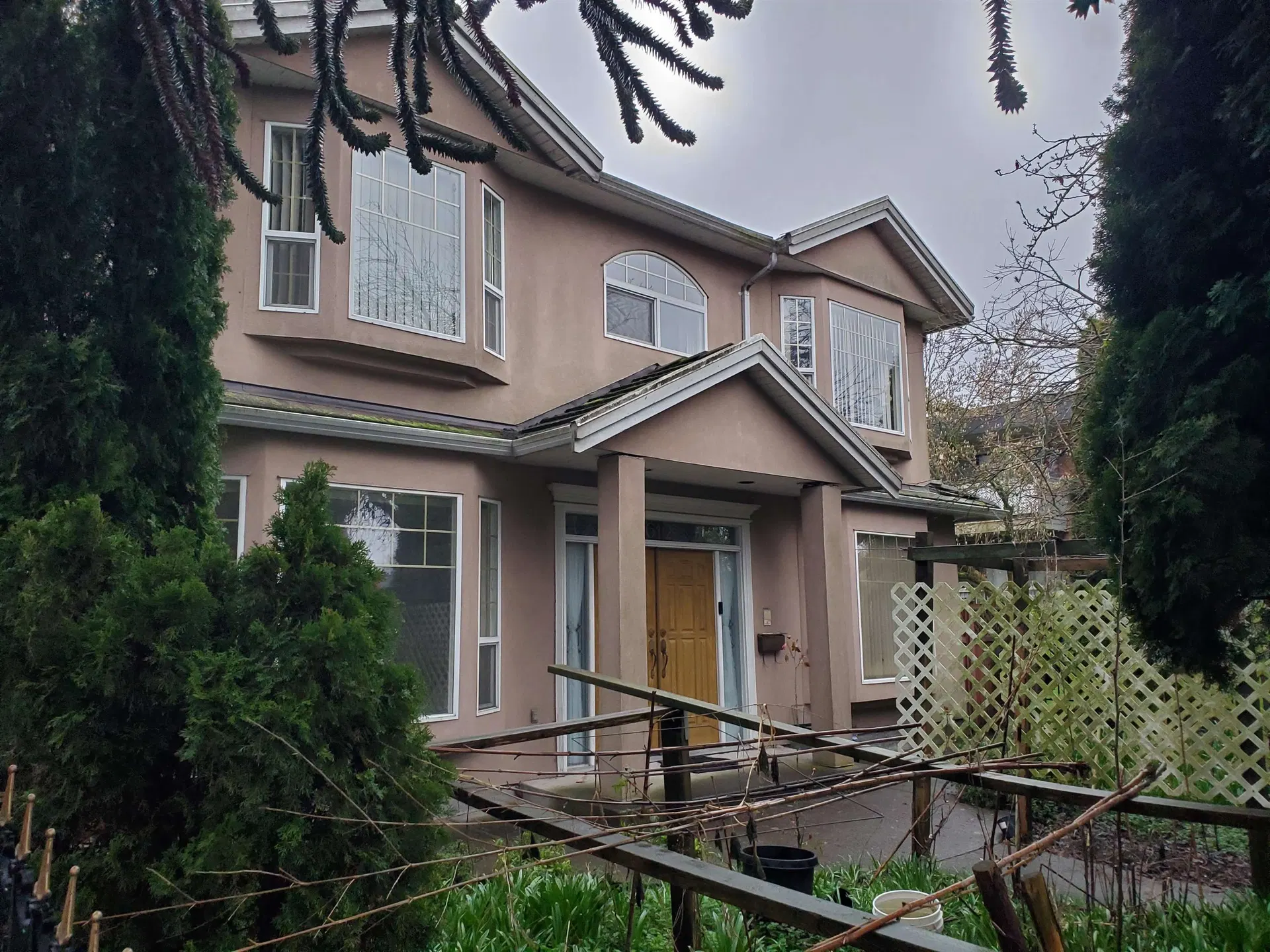 Photo 1 of 1 at 2612 E 49th Avenue