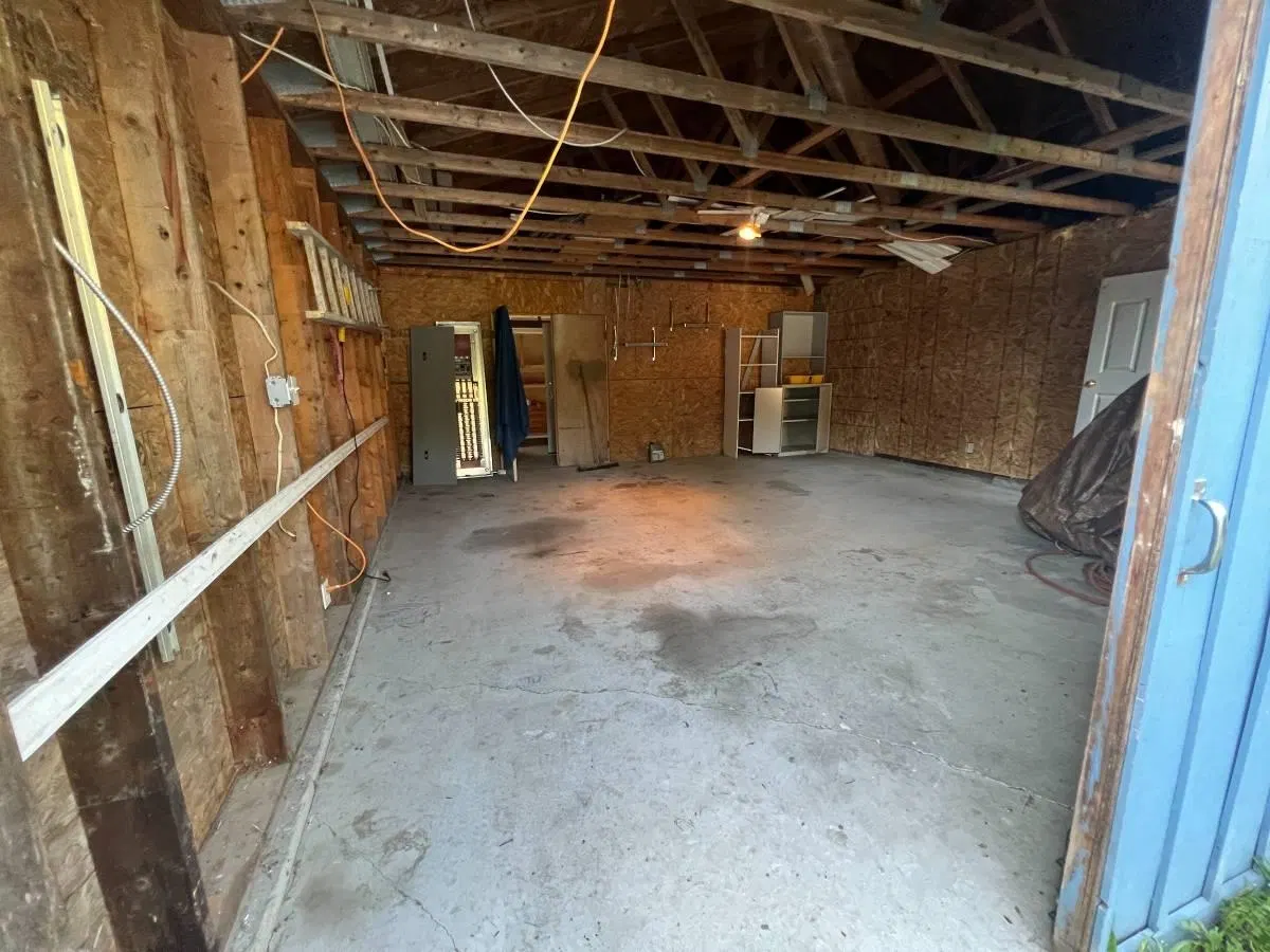 Photo 4 of 10 at Shop – 25457 112 Ave
