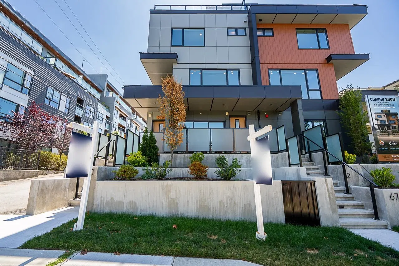 Photo 3 of 29 at #1 – 676 E 22nd Avenue