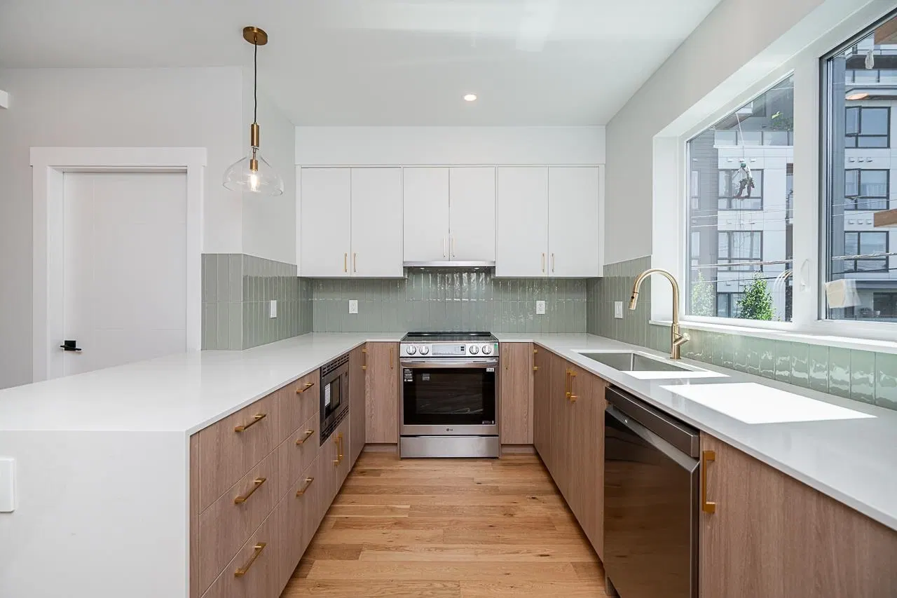Photo 4 of 29 at #1 – 676 E 22nd Avenue