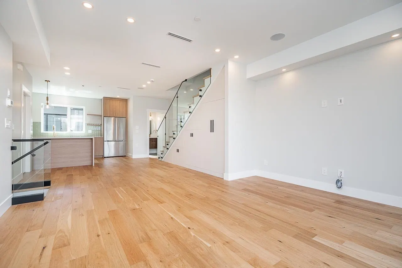 Photo 5 of 29 at #1 – 676 E 22nd Avenue