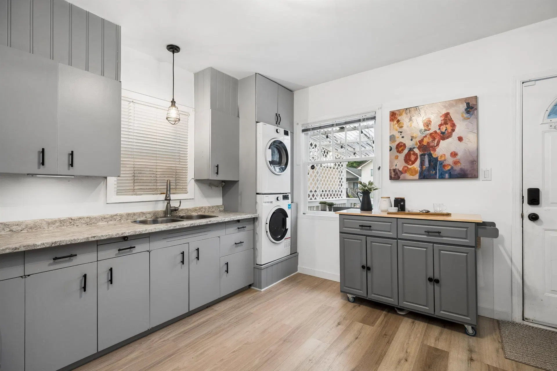 Photo 4 of 40 at 936 W 17th Avenue