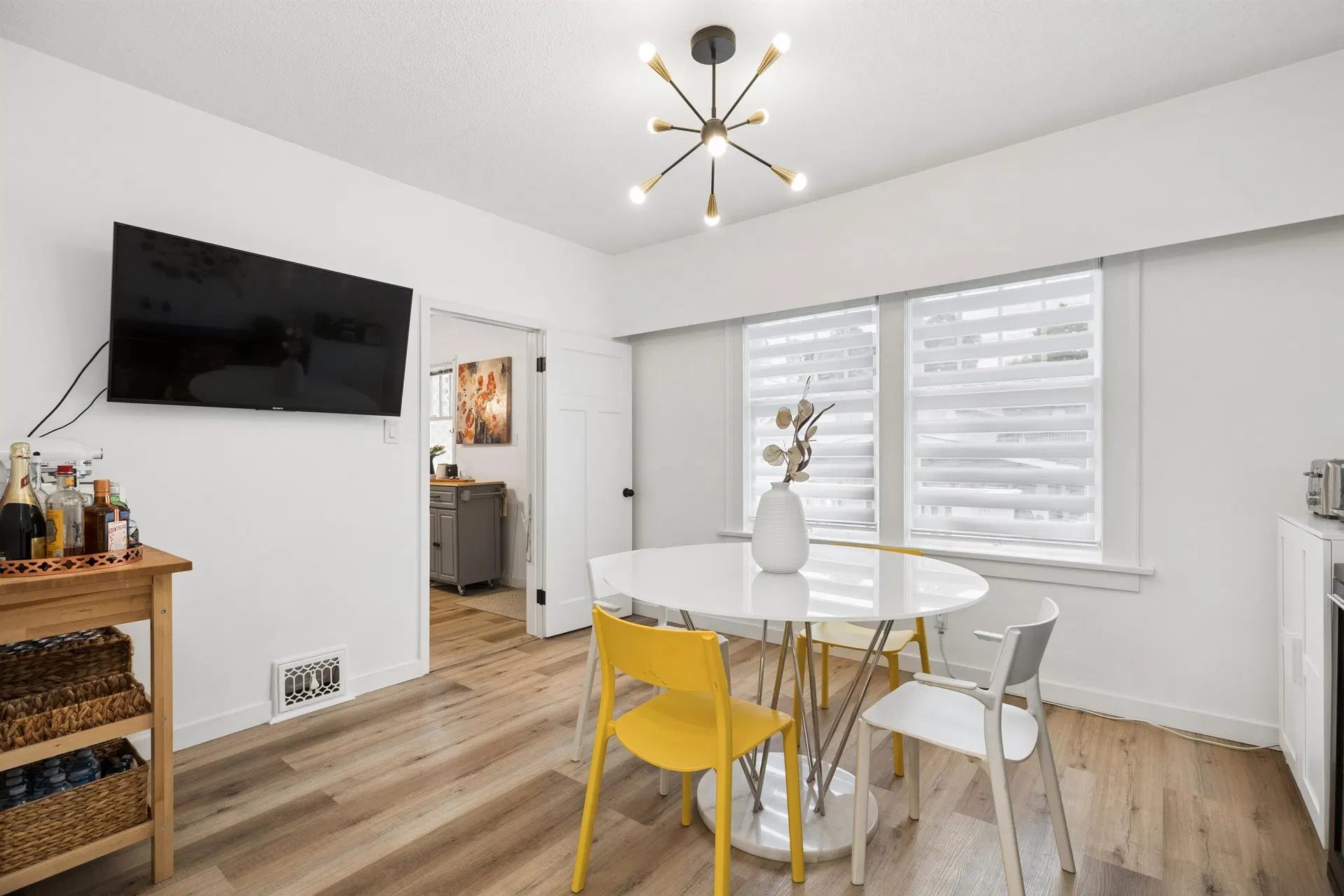 Photo 5 of 40 at 936 W 17th Avenue