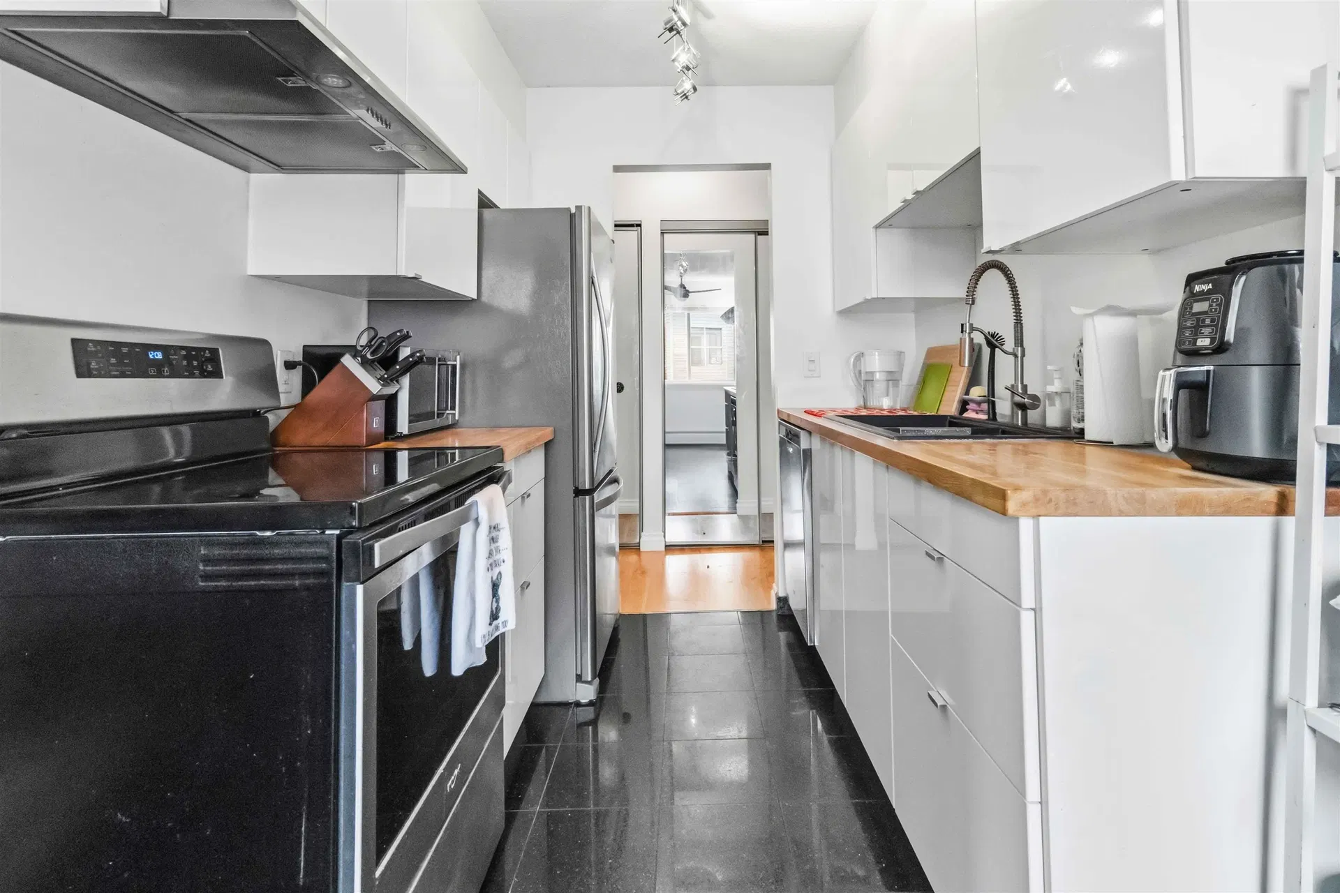 Photo 5 of 12 at #206 – 1334 W 73rd Avenue