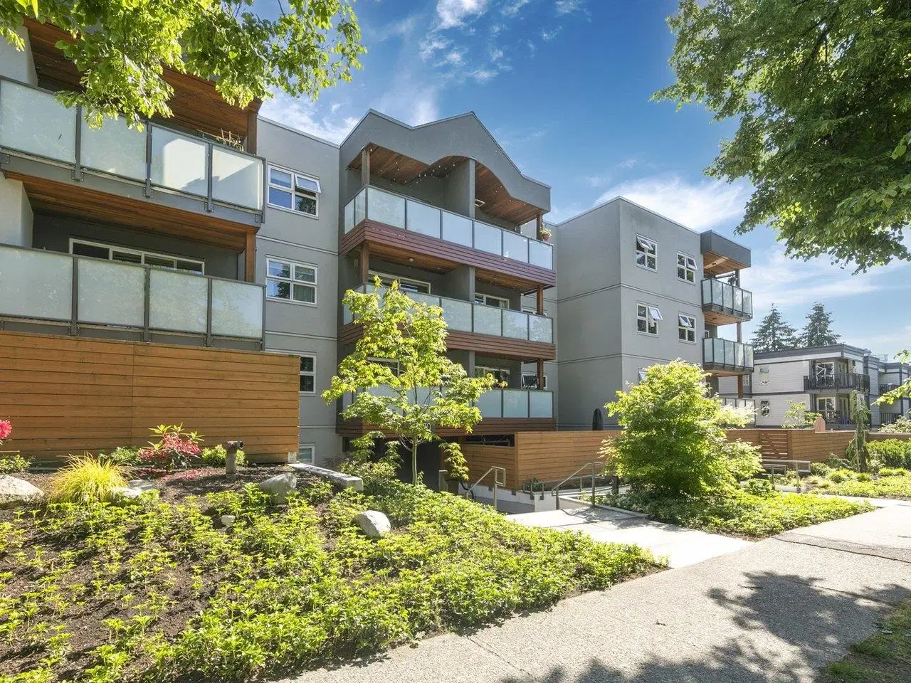 #403 – 570 8th Avenue
