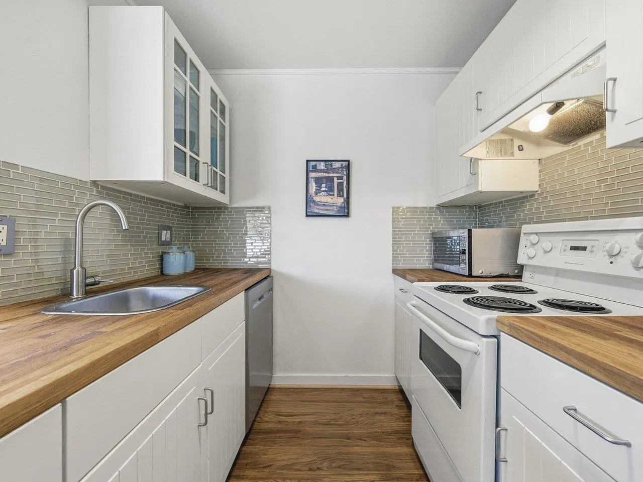 Photo 4 of 21 at #403 – 570 E 8th Avenue
