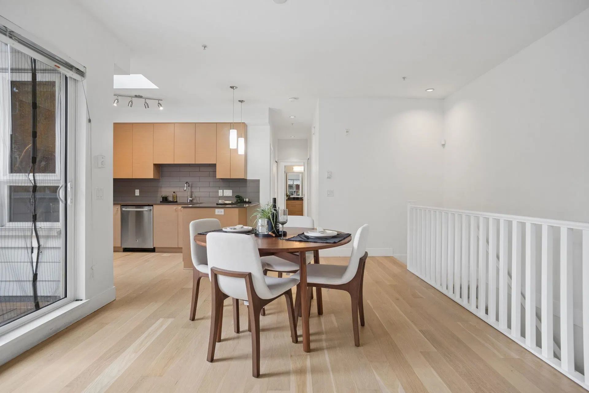 Photo 4 of 17 at #202 – 260 Ewen Avenue