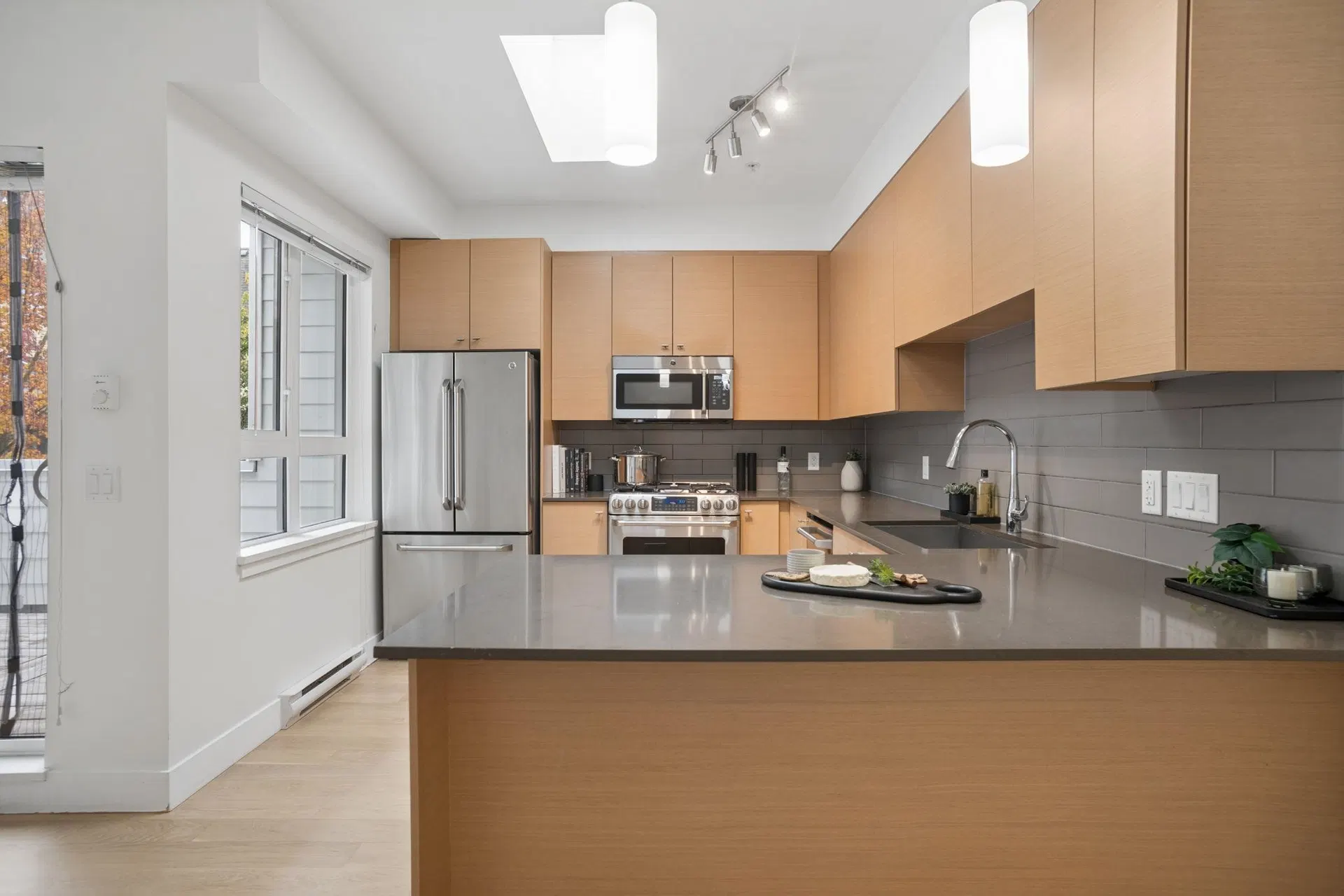 Photo 5 of 17 at #202 – 260 Ewen Avenue