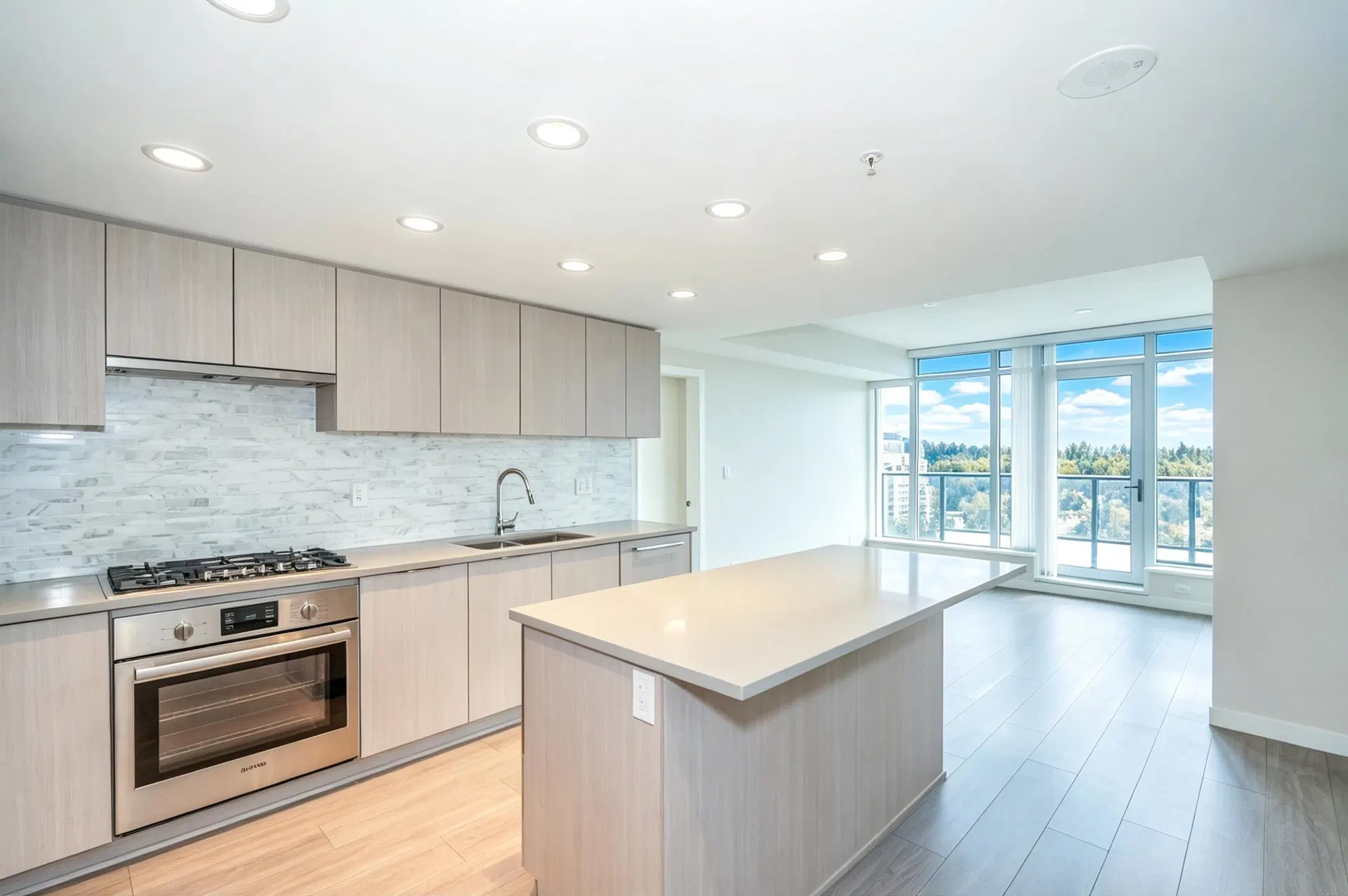 Photo 3 of 40 at #1904 – 1182 Westwood Street