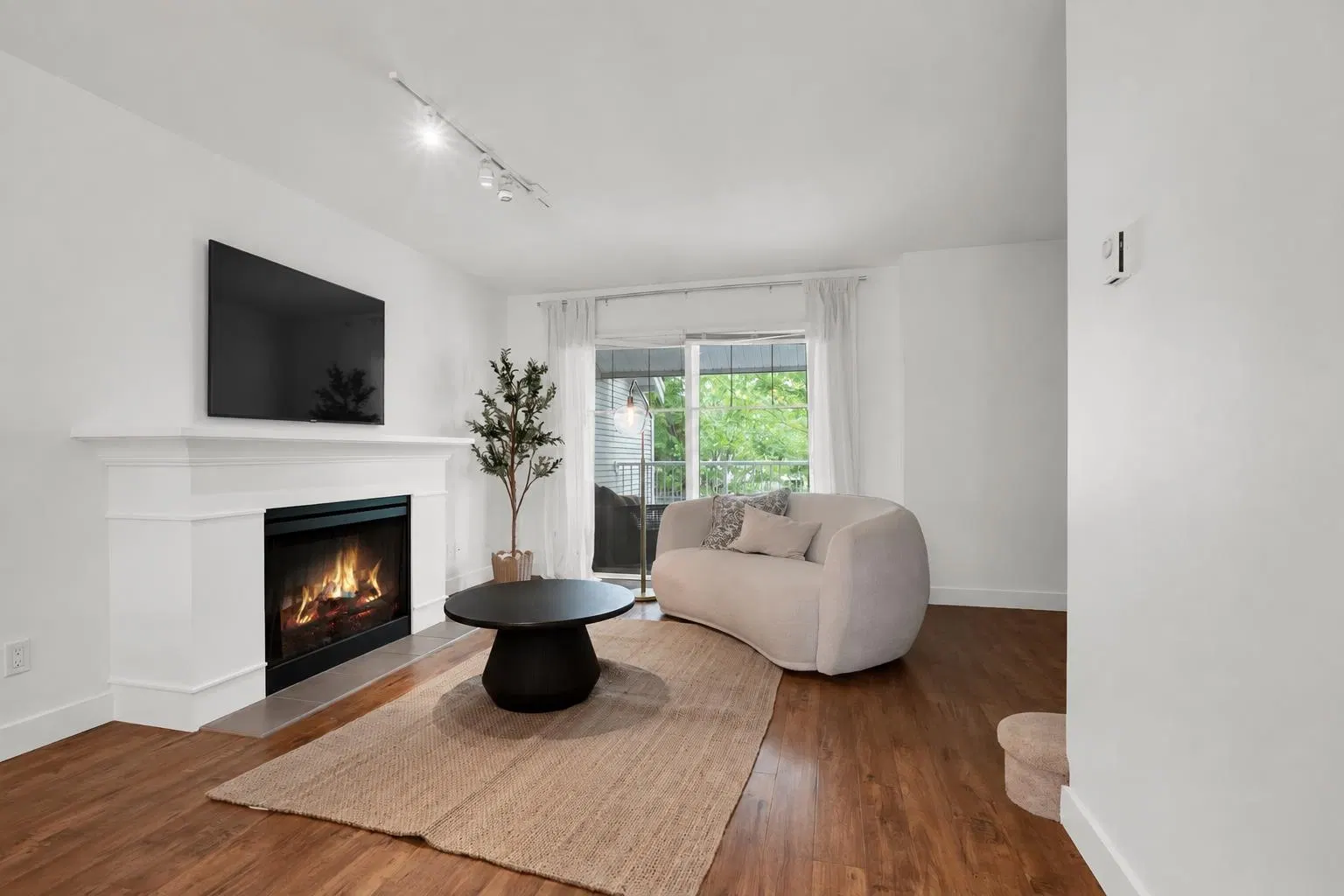 Photo 4 of 32 at #11 – 6555 192a Street