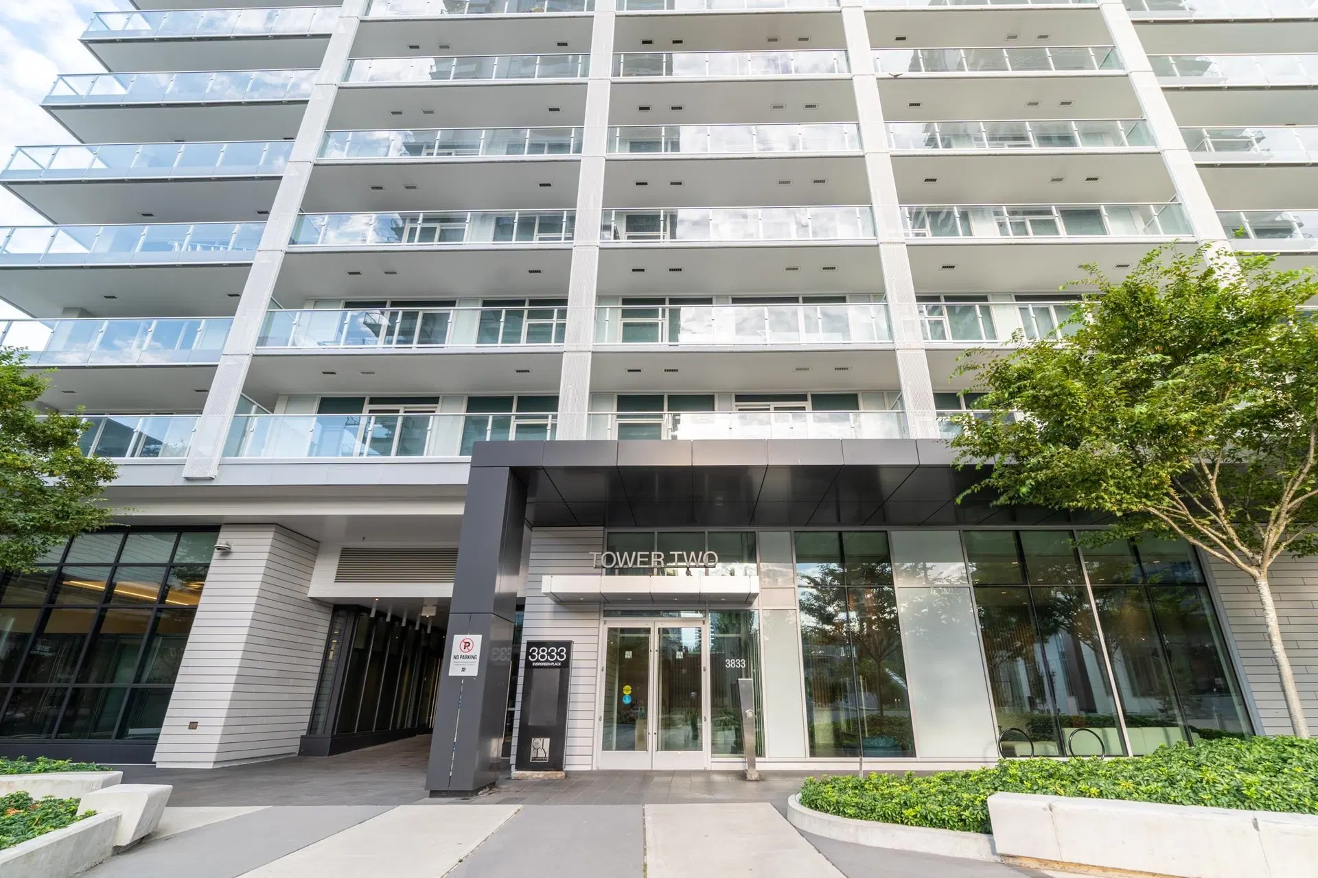 #302 – 3833 Evergreen Place