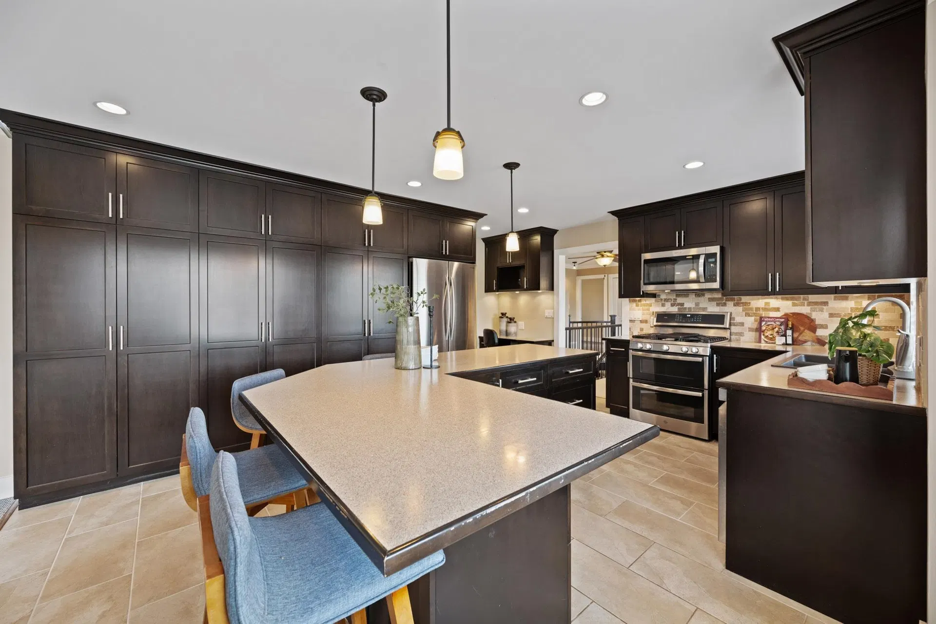 Photo 4 of 40 at 15866 91 Avenue