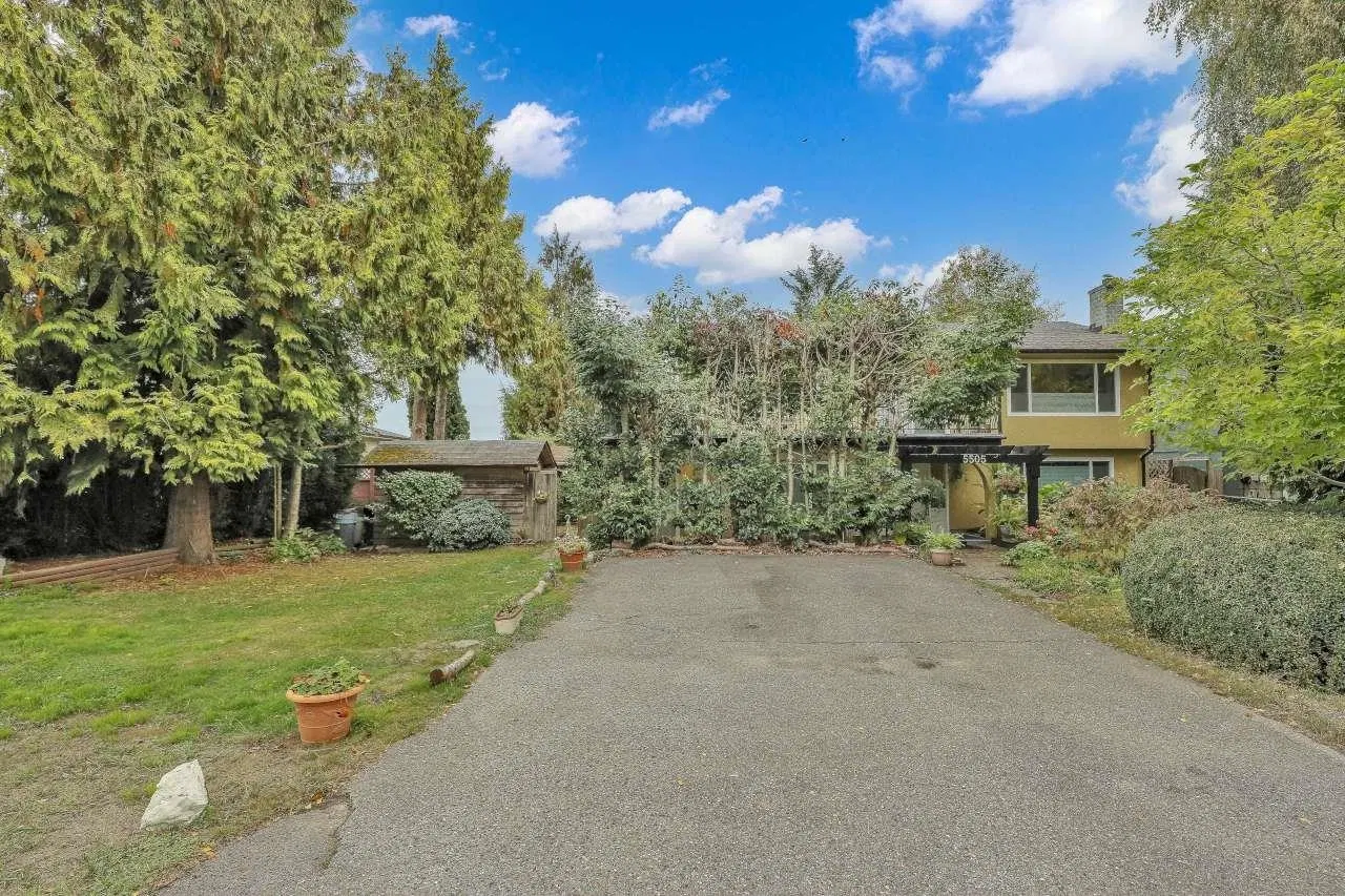 Photo 3 of 40 at 5505 18th Avenue
