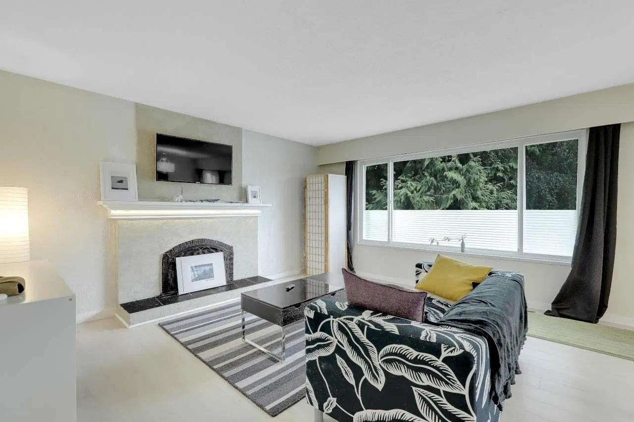 Photo 5 of 40 at 5505 18th Avenue