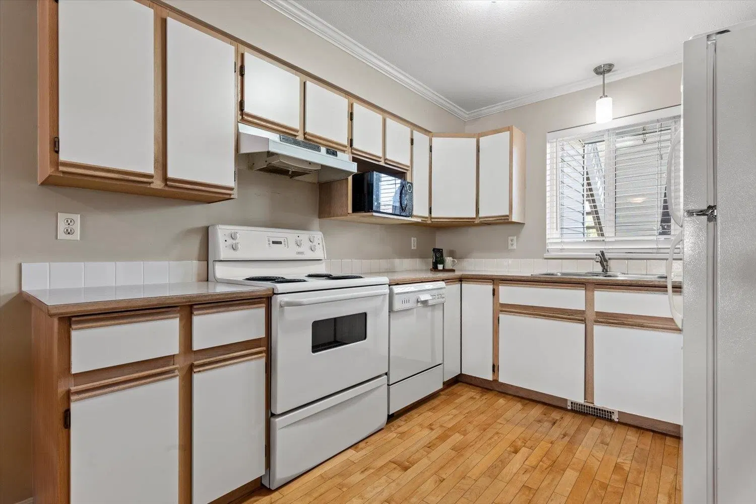 Photo 4 of 34 at #35 – 45435 Knight Road