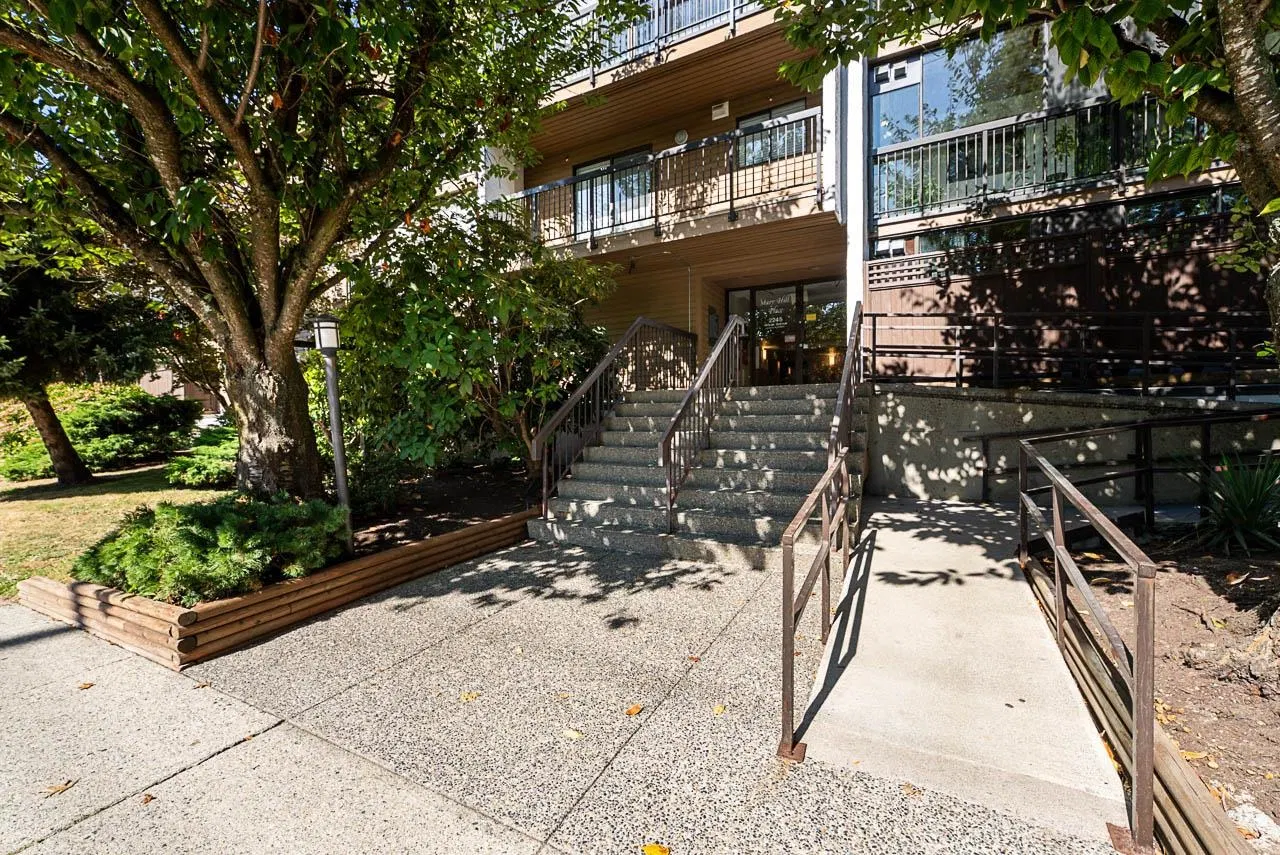 Photo 4 of 30 at #212 – 2245 Wilson Avenue