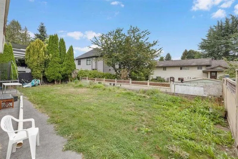 Photo 5 of 36 at 7008 129a Street
