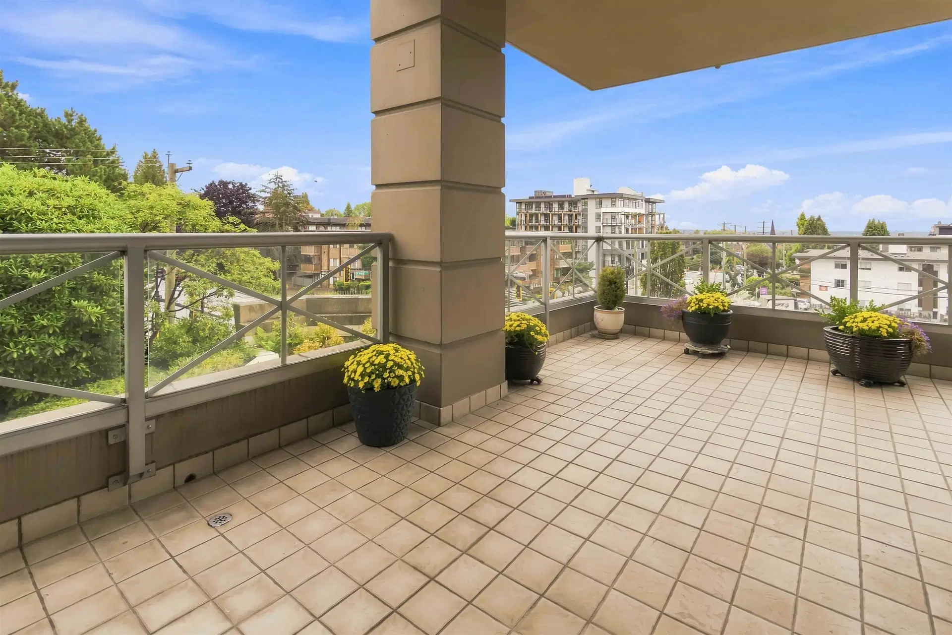 #405 – 160 13th Street